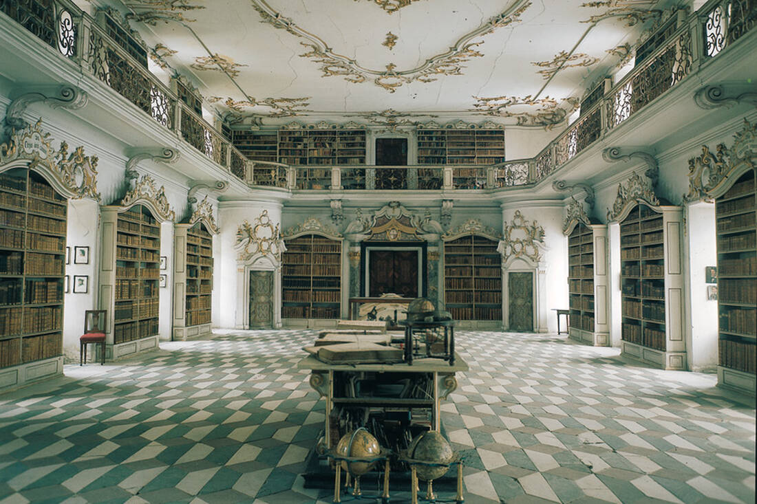 Bibliothek im Kloster Neustift