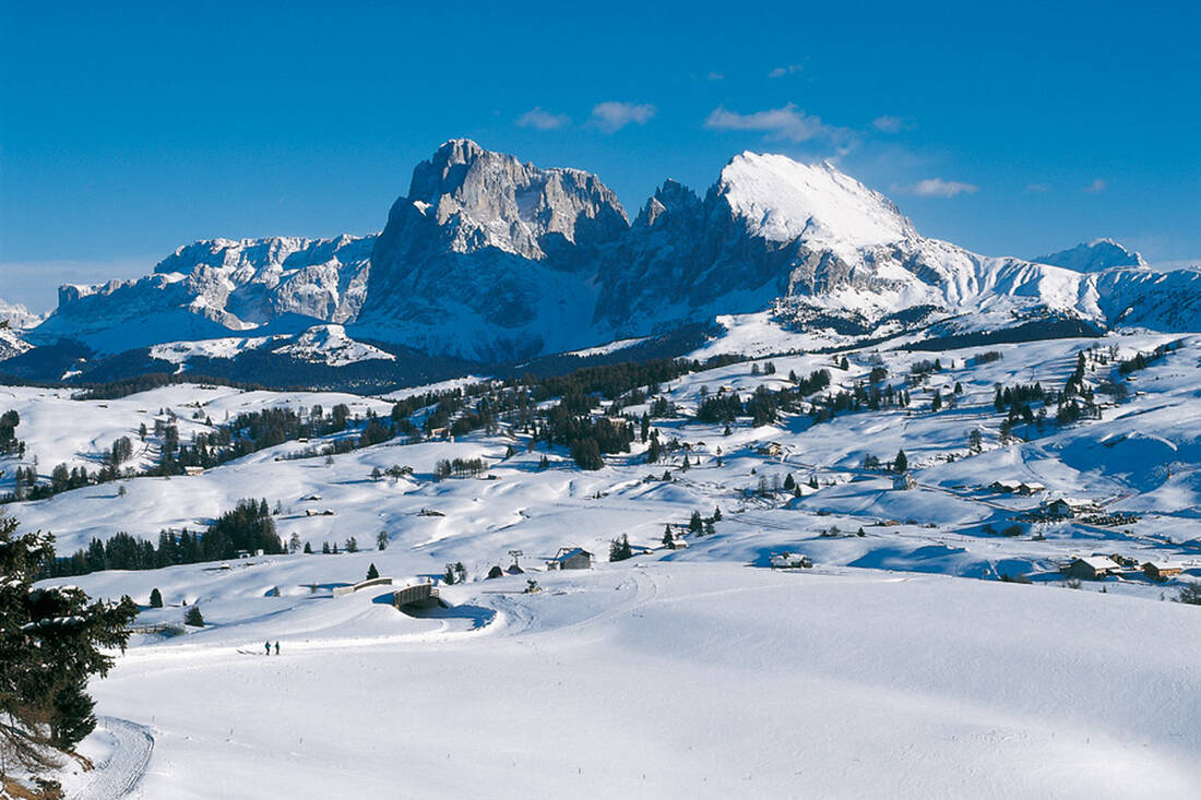 Dolomiten: Die Seiser Alm (2000m) mit Langkofelgruppe