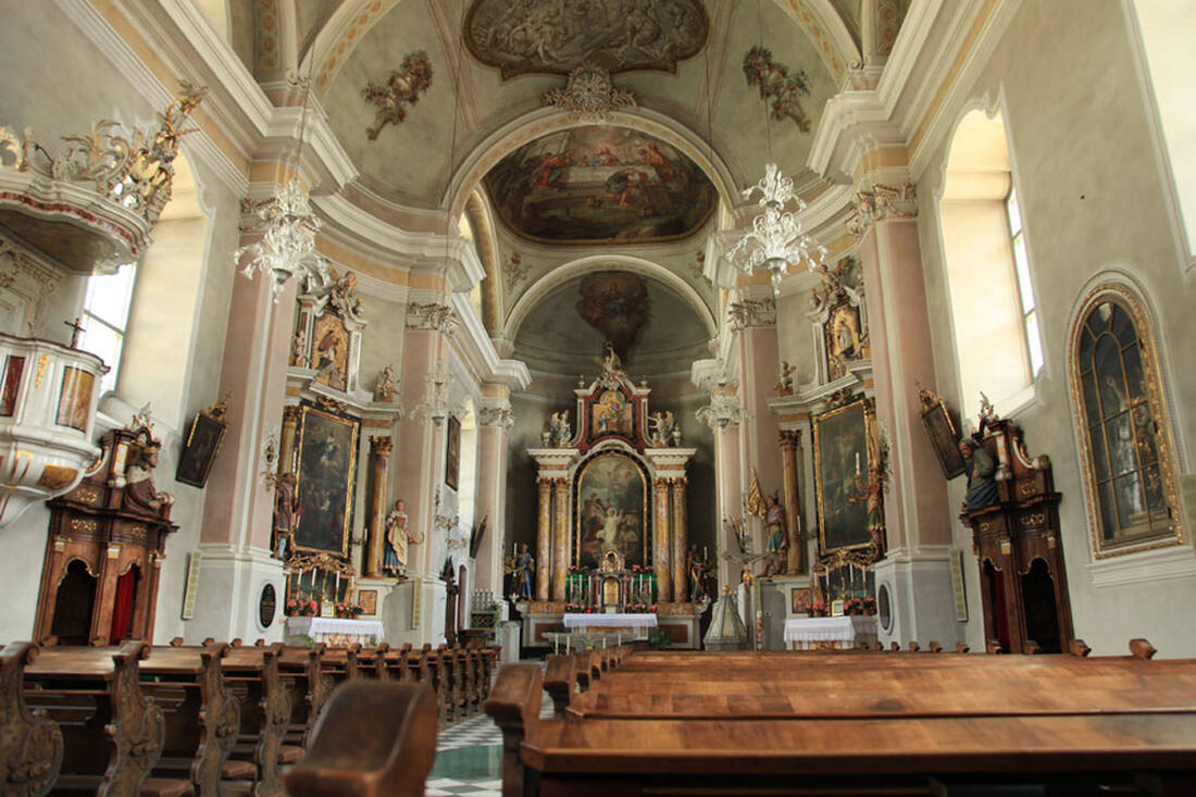 Spätbarocke Pfarrkirche in Niederdorf