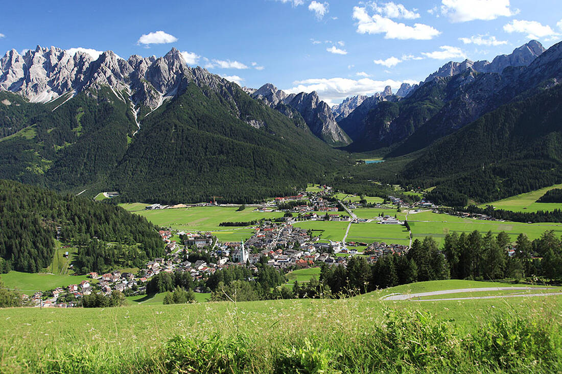 Toblach (1256m) mit Dolomitenpanorama
